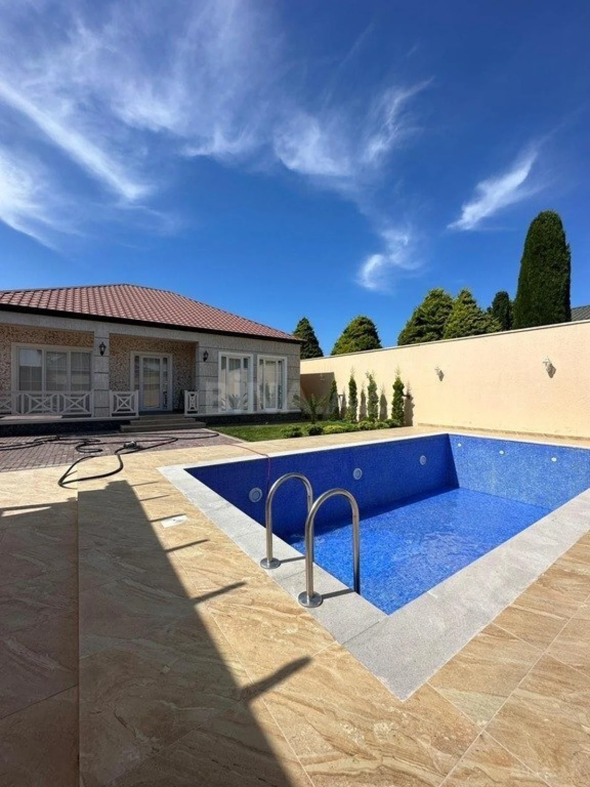 Kirayə verilir 4 otaqlı həyət evi 220 m²