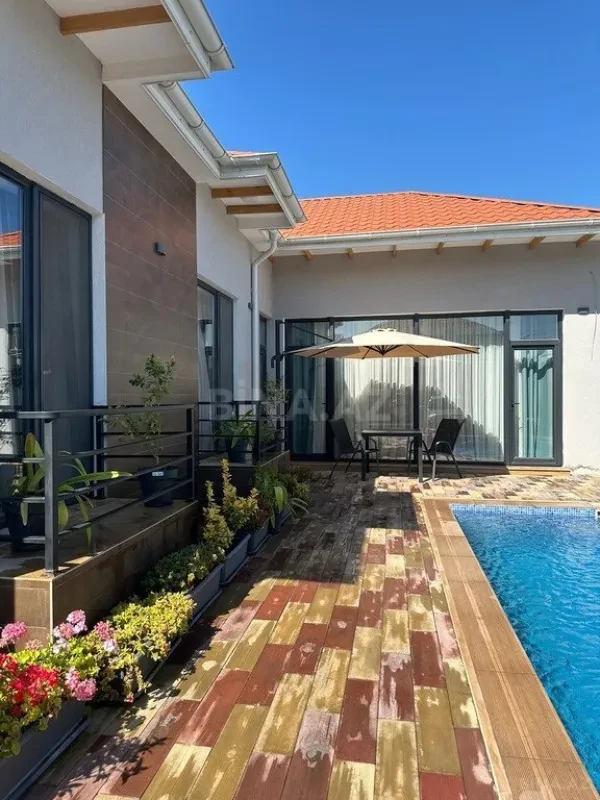 Kirayə verilir 4 otaqlı həyət evi 200 m²