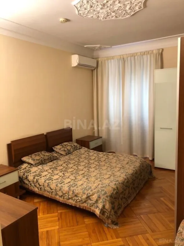Satılır 3 otaqlı mənzil 110 m²