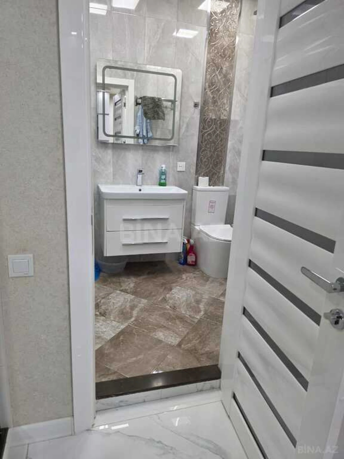 Kirayə verilir 2 otaqlı mənzil 66 m²