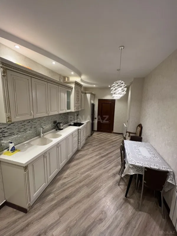 Kirayə verilir 2 otaqlı mənzil 110 m²