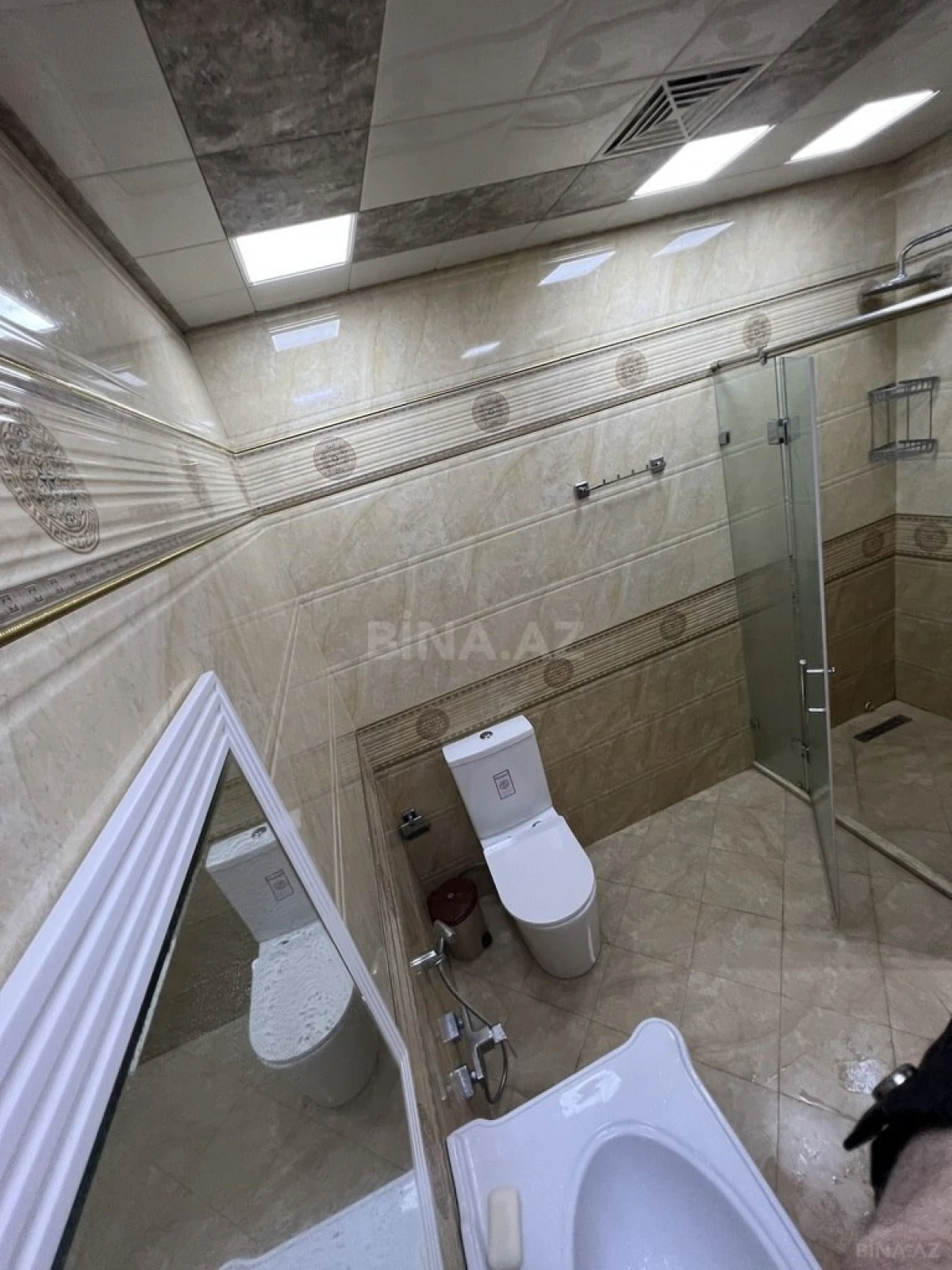 Kirayə verilir 2 otaqlı mənzil 110 m²