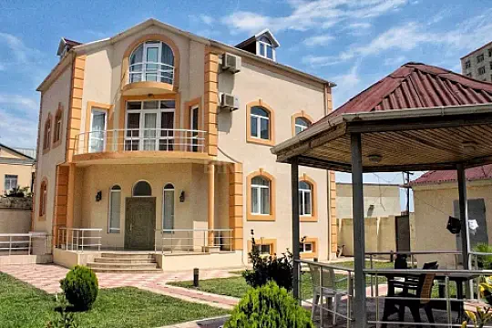 Kirayə verilir 7 otaqlı həyət evi 300 m² — Bakı, Badamdar 7 otaq 300.00 m²