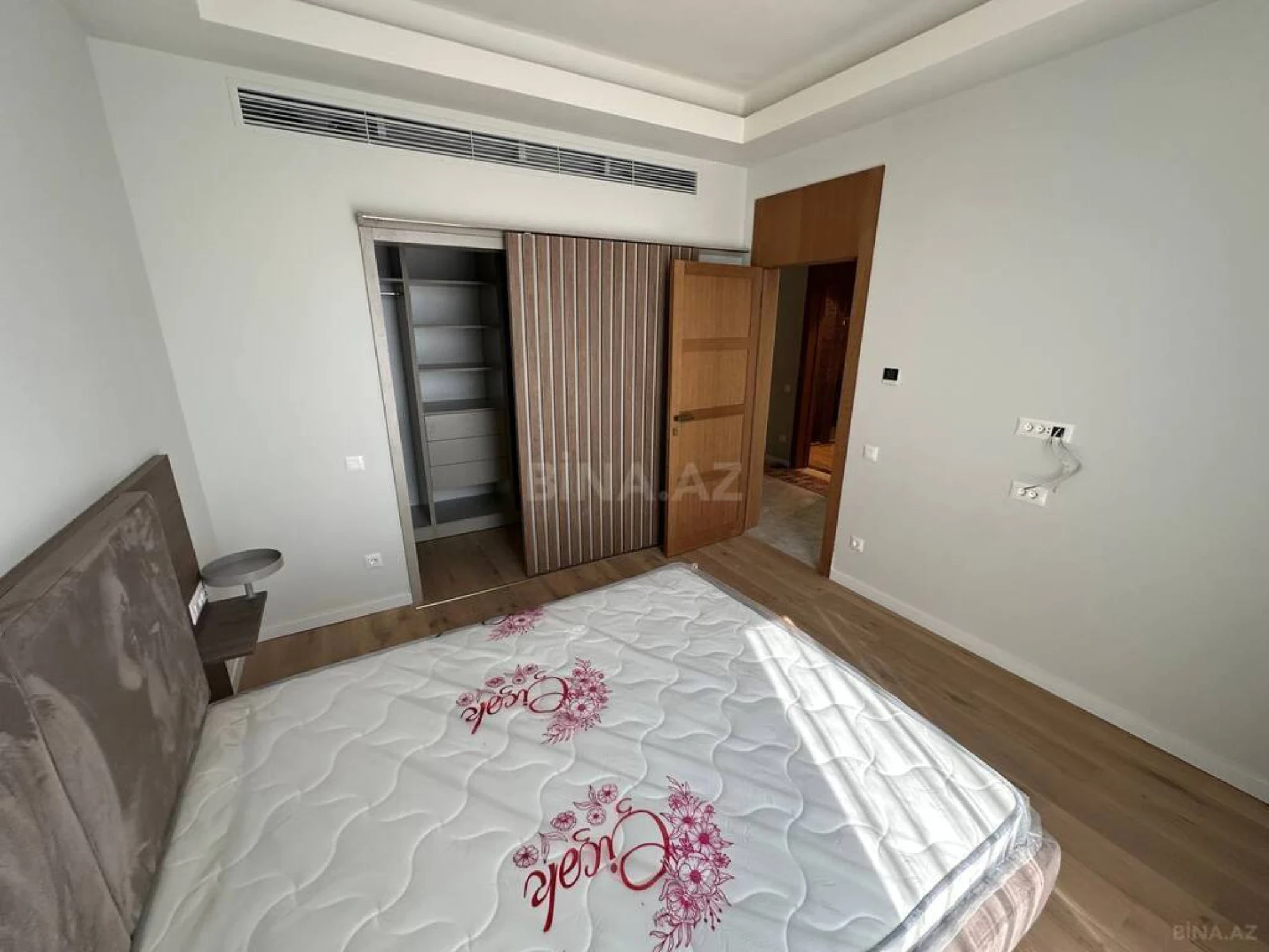 Kirayə verilir 2 otaqlı mənzil 75 m²