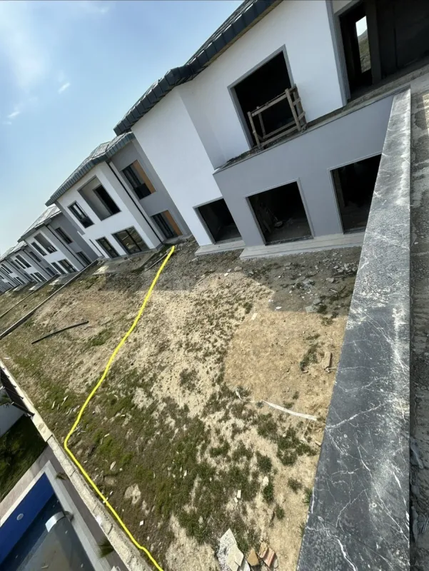 Satılır 7 otaqlı həyət evi 382 m²