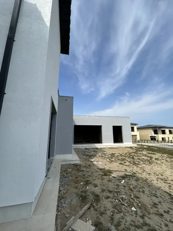 Satılır 7 otaqlı həyət evi 382 m²