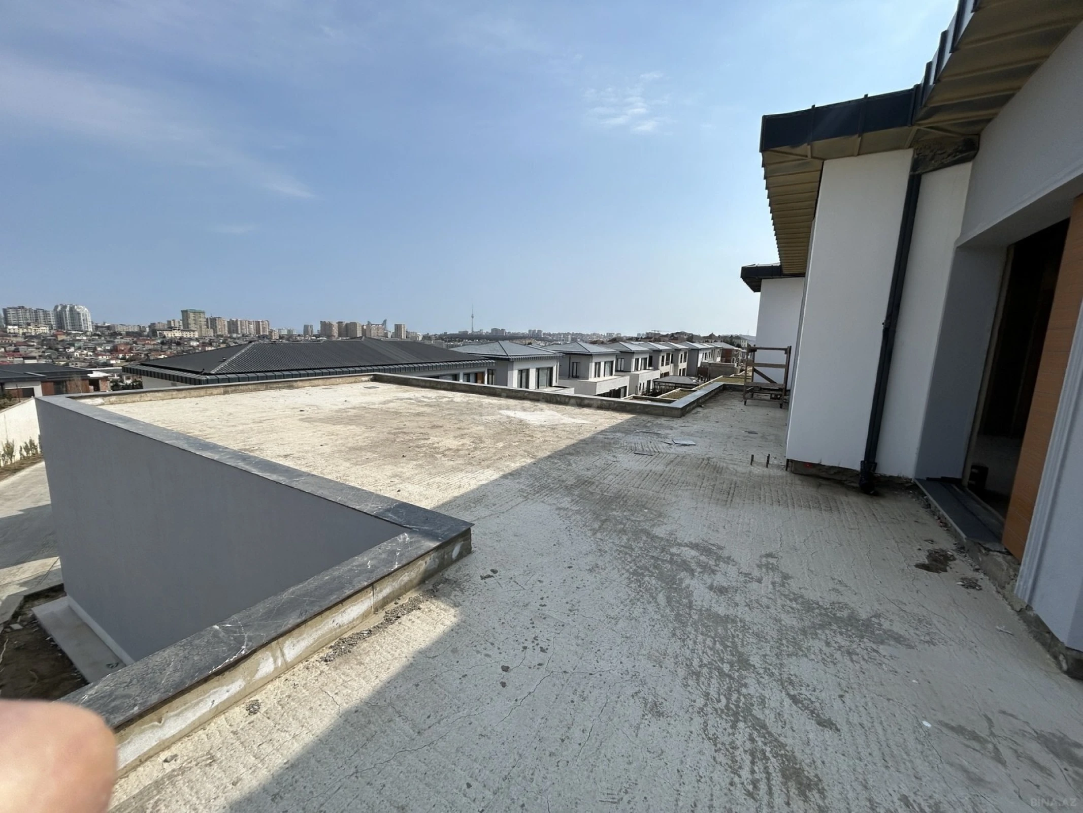 Satılır 7 otaqlı həyət evi 382 m²