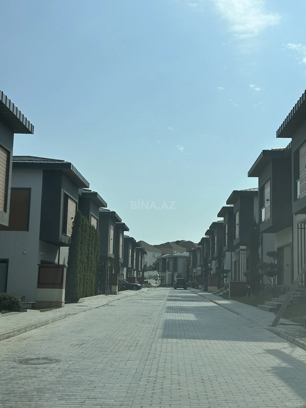 Satılır 7 otaqlı həyət evi 382 m²