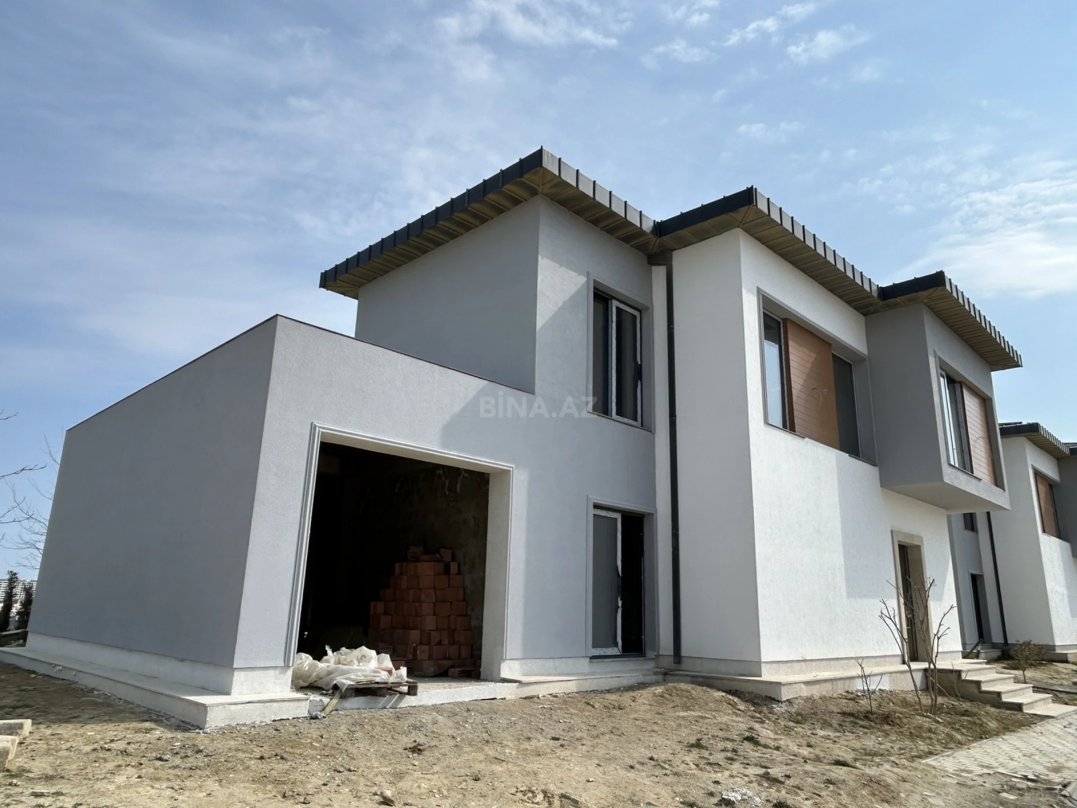 Satılır 7 otaqlı həyət evi 382 m²