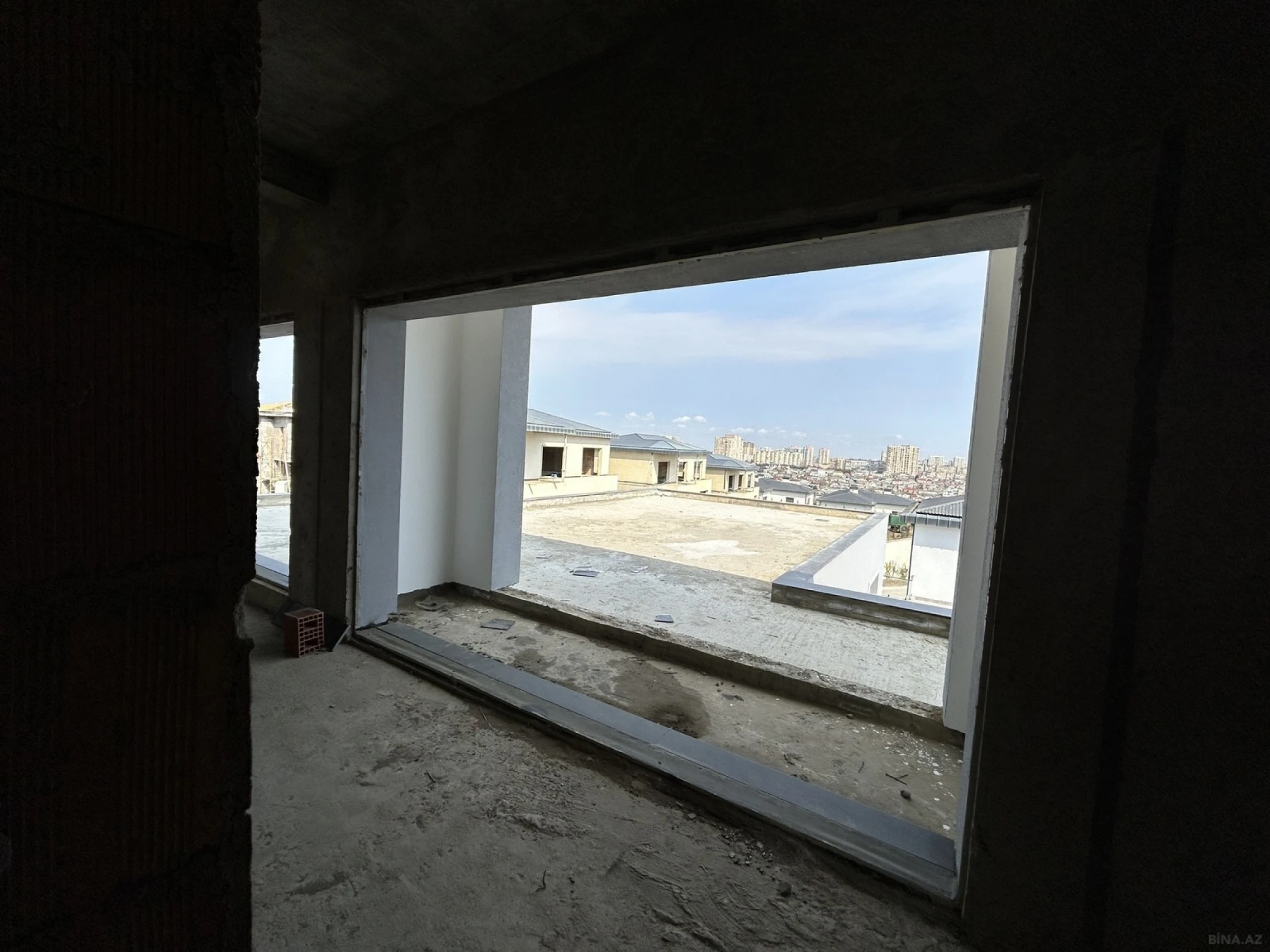 Satılır 7 otaqlı həyət evi 382 m²