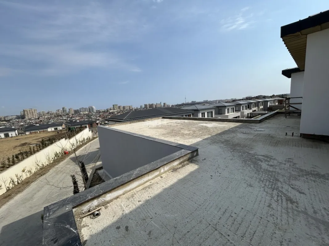 Satılır 7 otaqlı həyət evi 382 m²