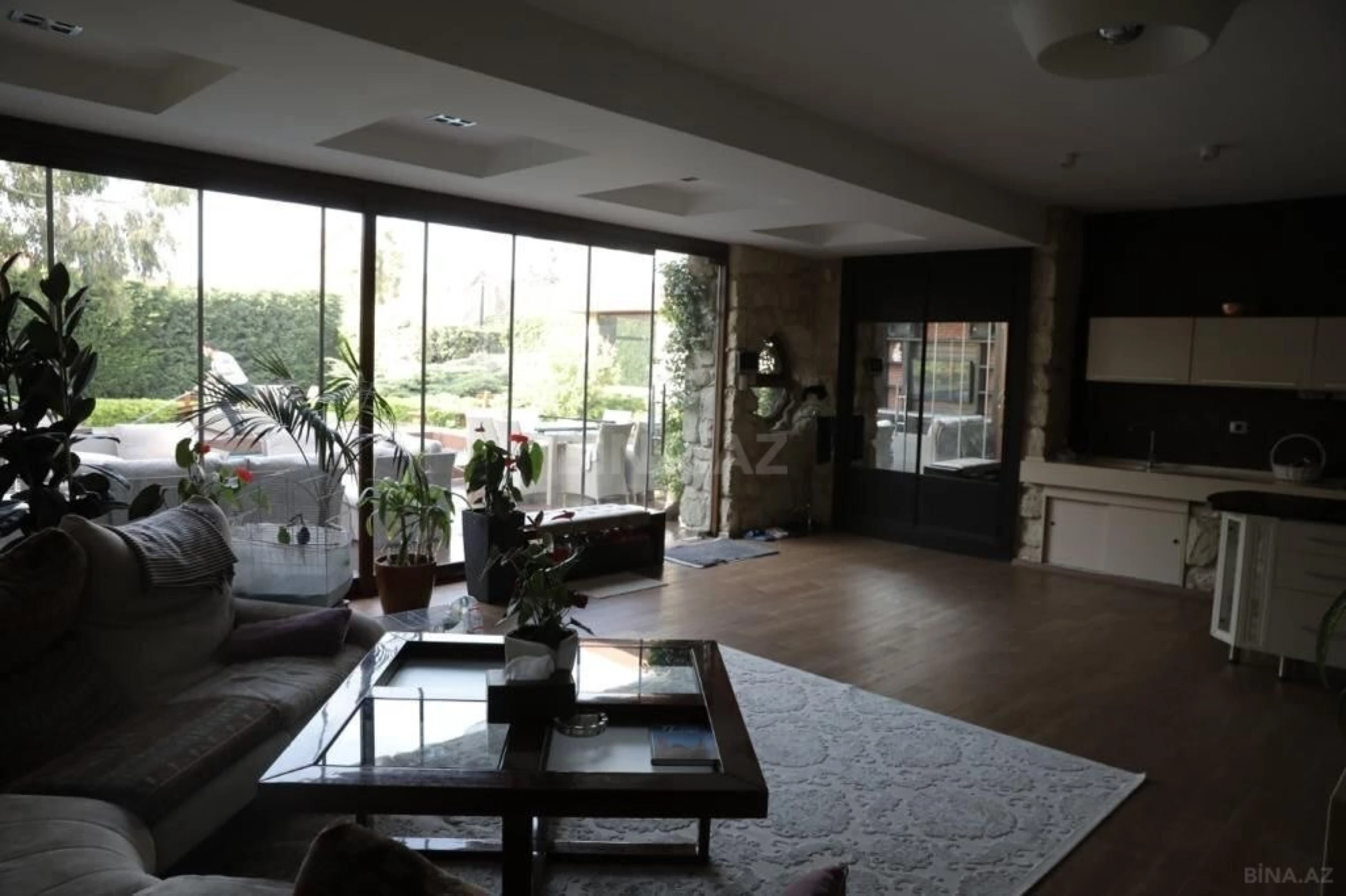 Kirayə verilir 6 otaqlı həyət evi 500 m²