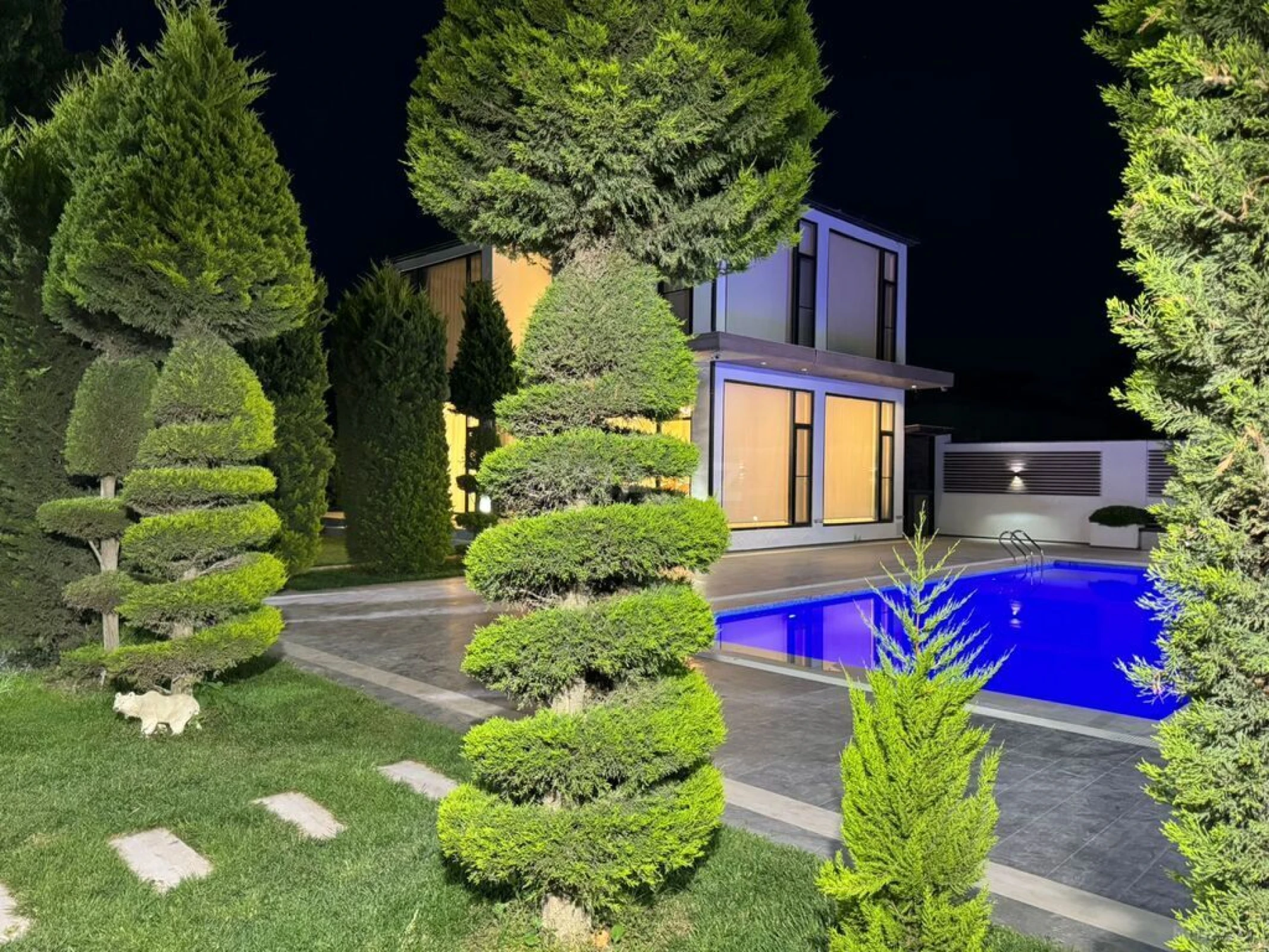 Kirayə verilir 5 otaqlı həyət evi 420 m²