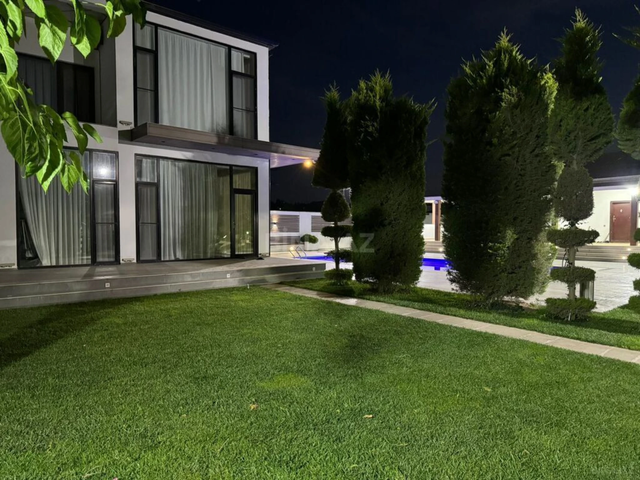Kirayə verilir 5 otaqlı həyət evi 420 m²