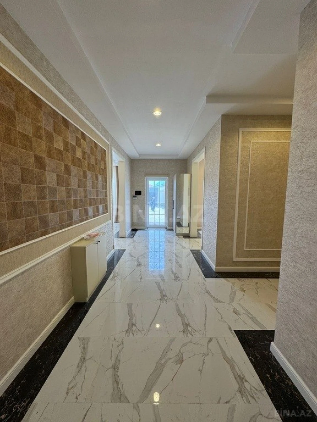 Satılır 5 otaqlı həyət evi 260 m²