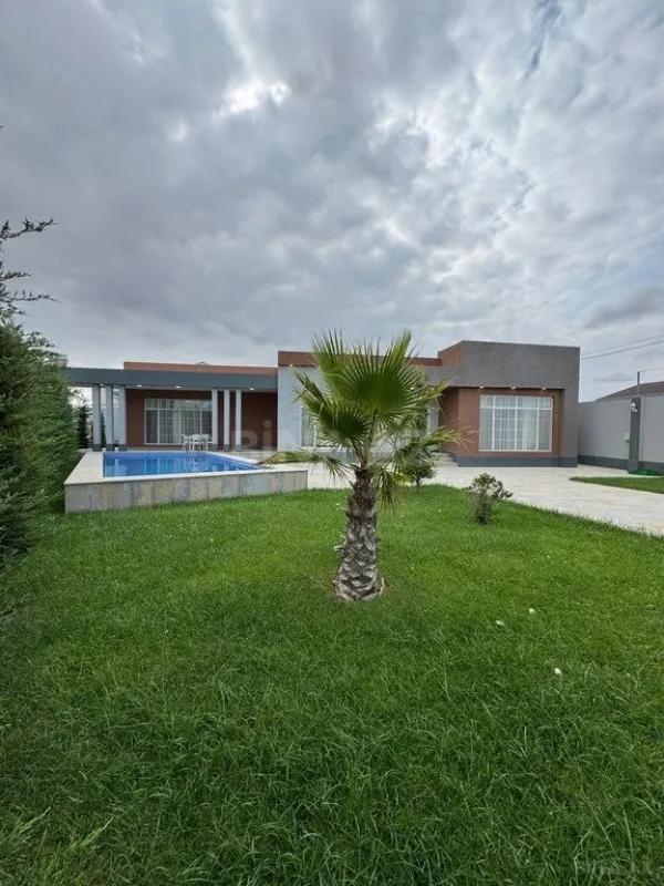 Satılır 5 otaqlı həyət evi 260 m²