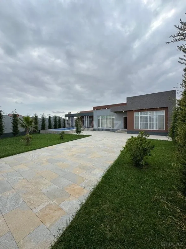 Satılır 5 otaqlı həyət evi 260 m²