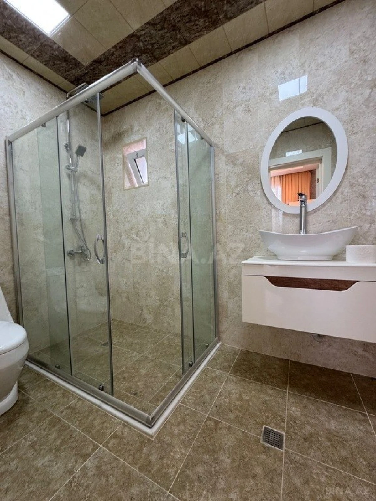 Satılır 5 otaqlı həyət evi 260 m²