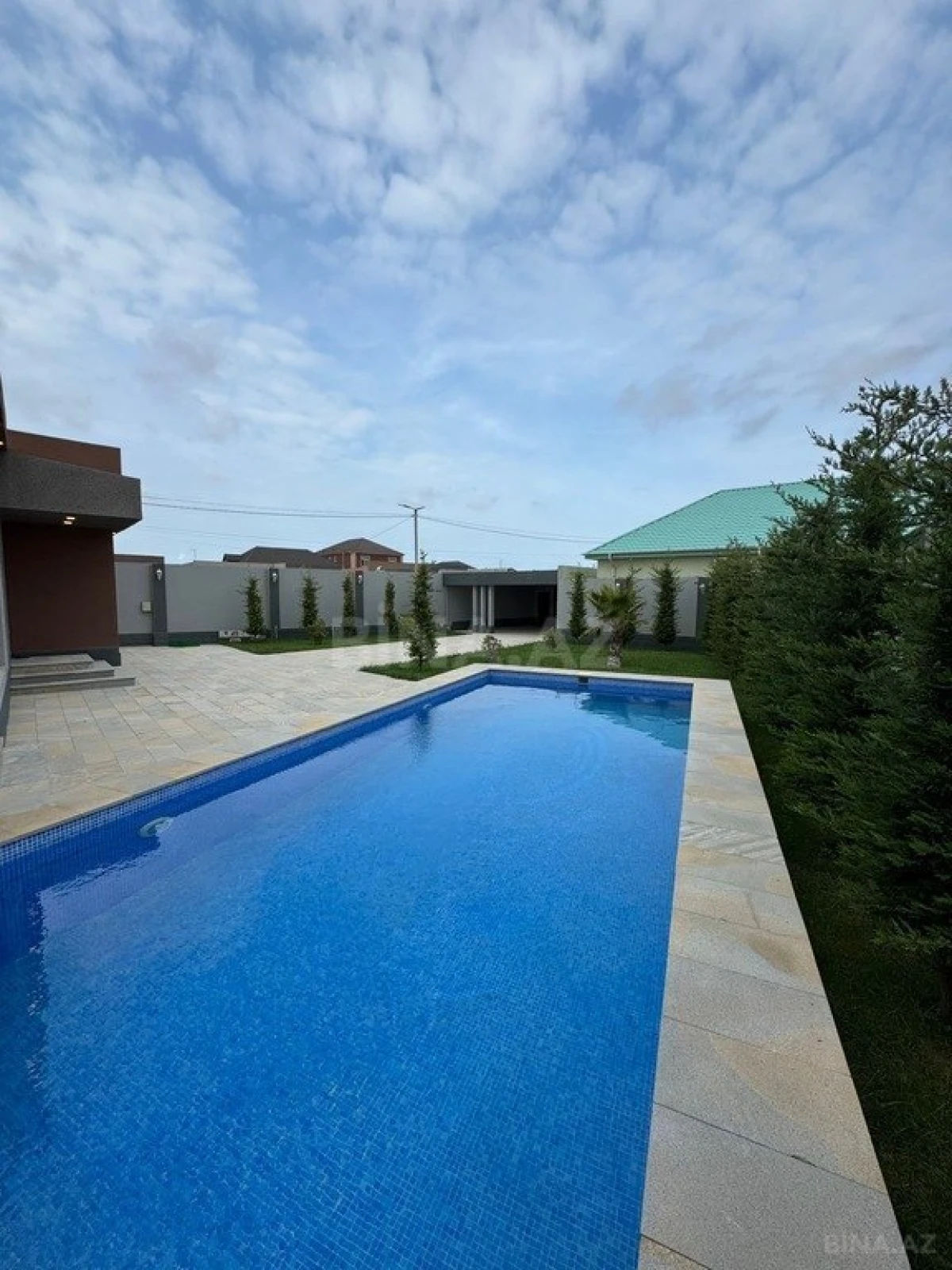 Satılır 5 otaqlı həyət evi 260 m²