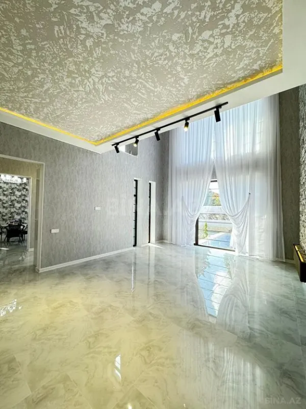 Satılır 5 otaqlı həyət evi 280 m²