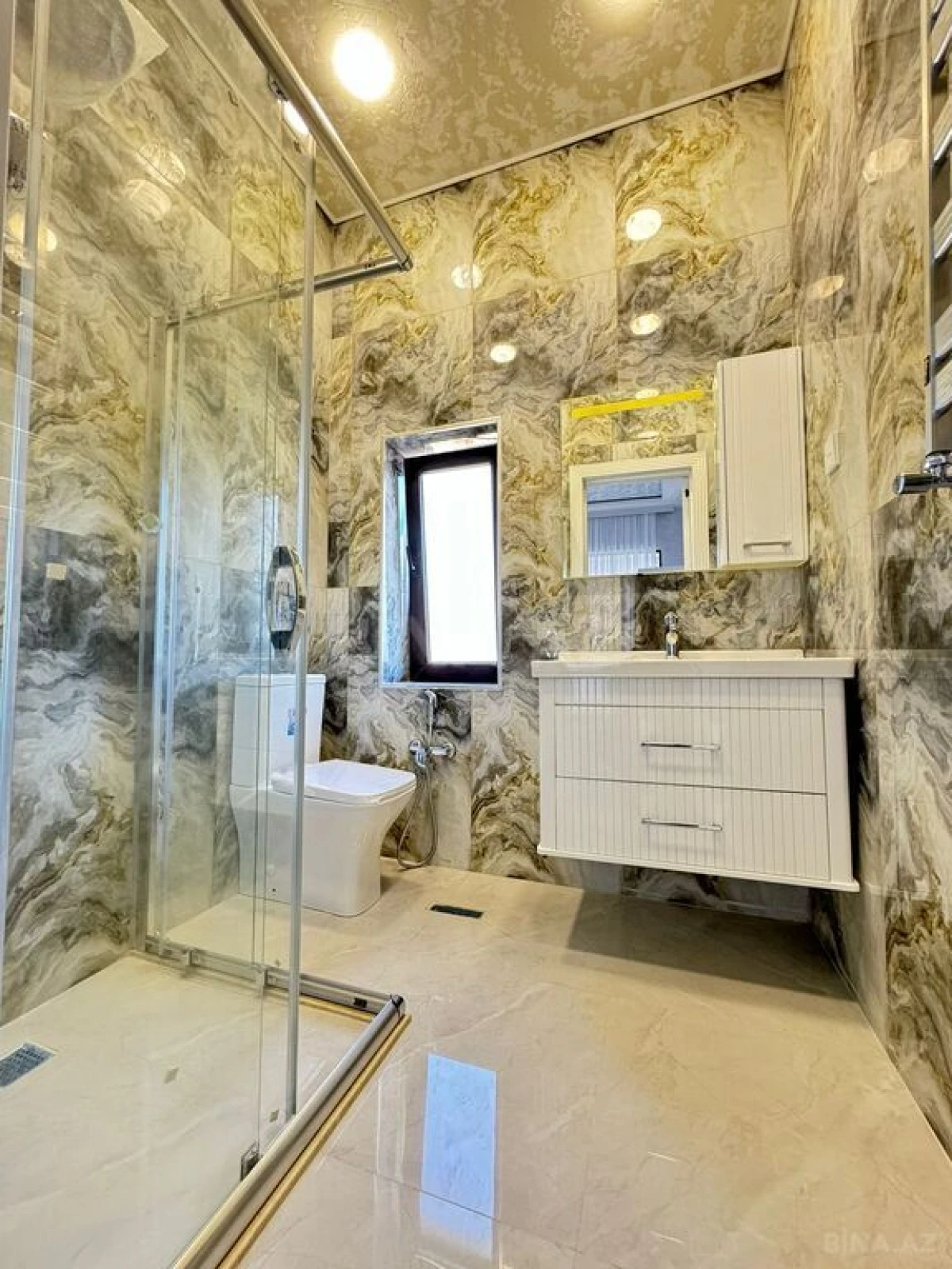 Satılır 5 otaqlı həyət evi 280 m²