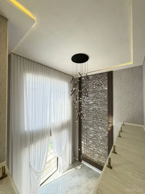 Satılır 5 otaqlı həyət evi 280 m²