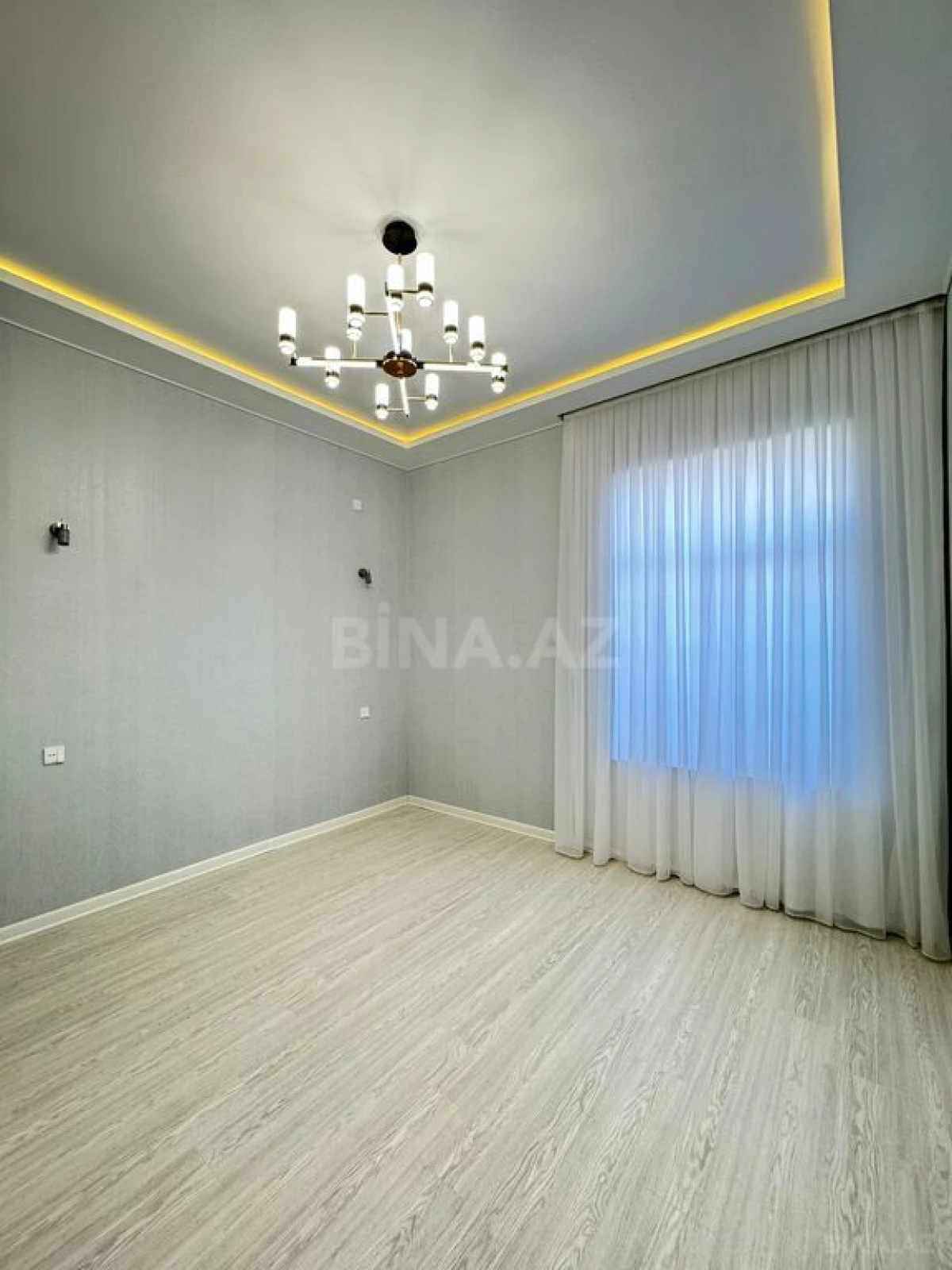 Satılır 5 otaqlı həyət evi 280 m²