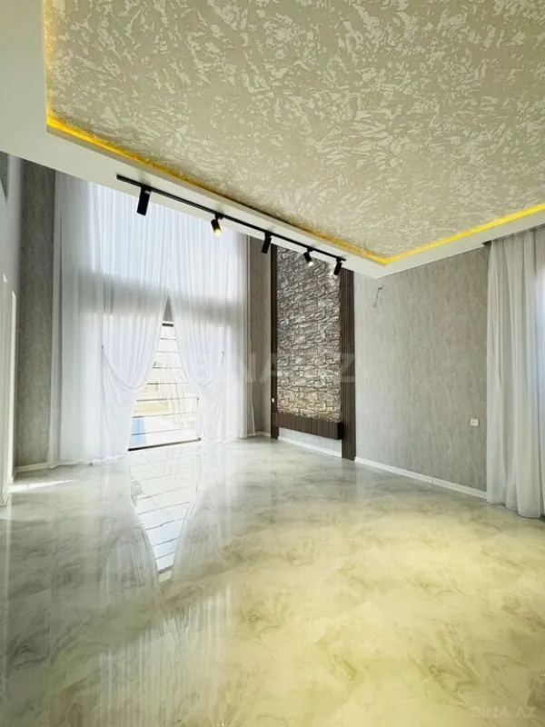 Satılır 5 otaqlı həyət evi 280 m²