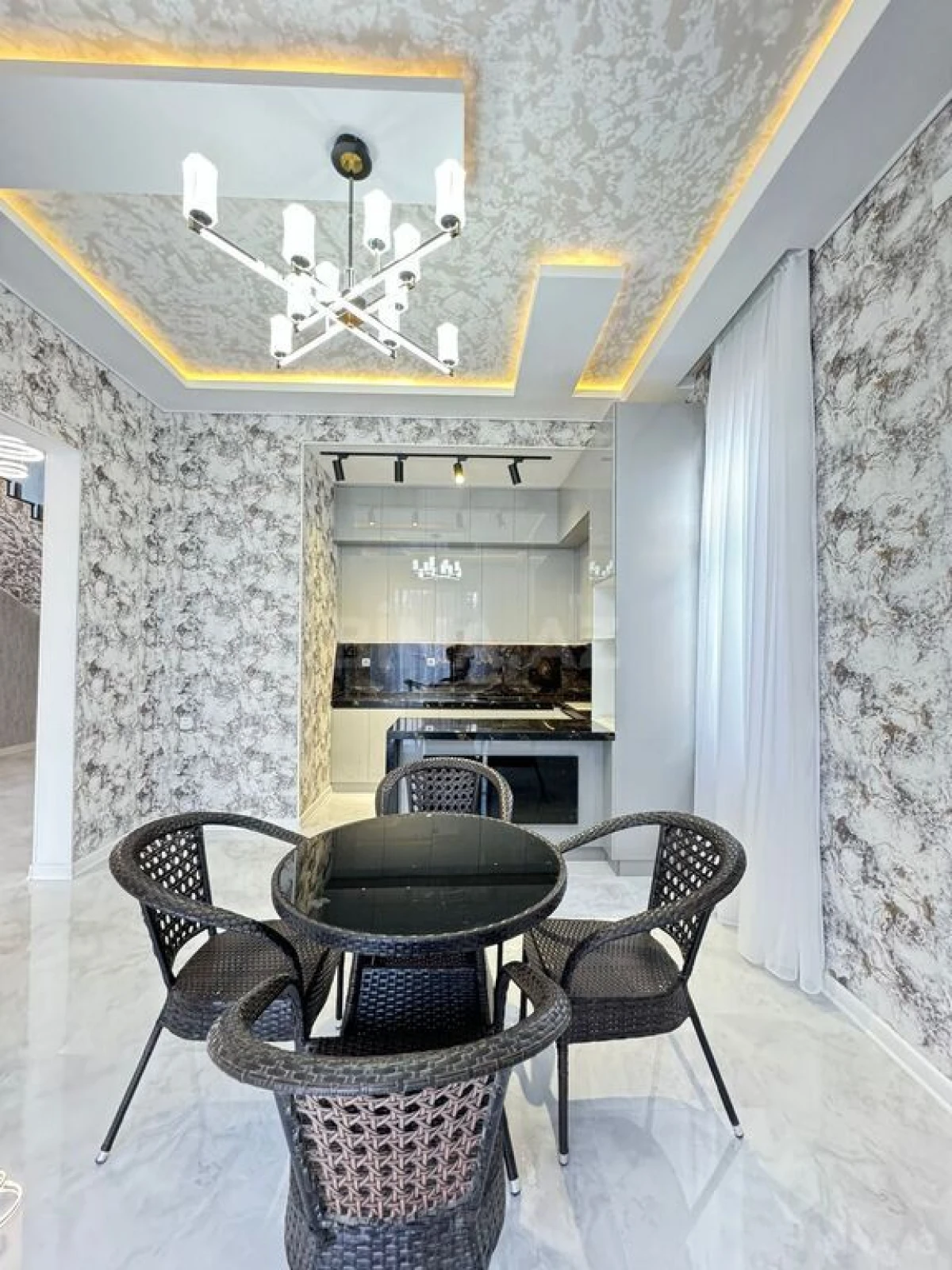 Satılır 5 otaqlı həyət evi 280 m²