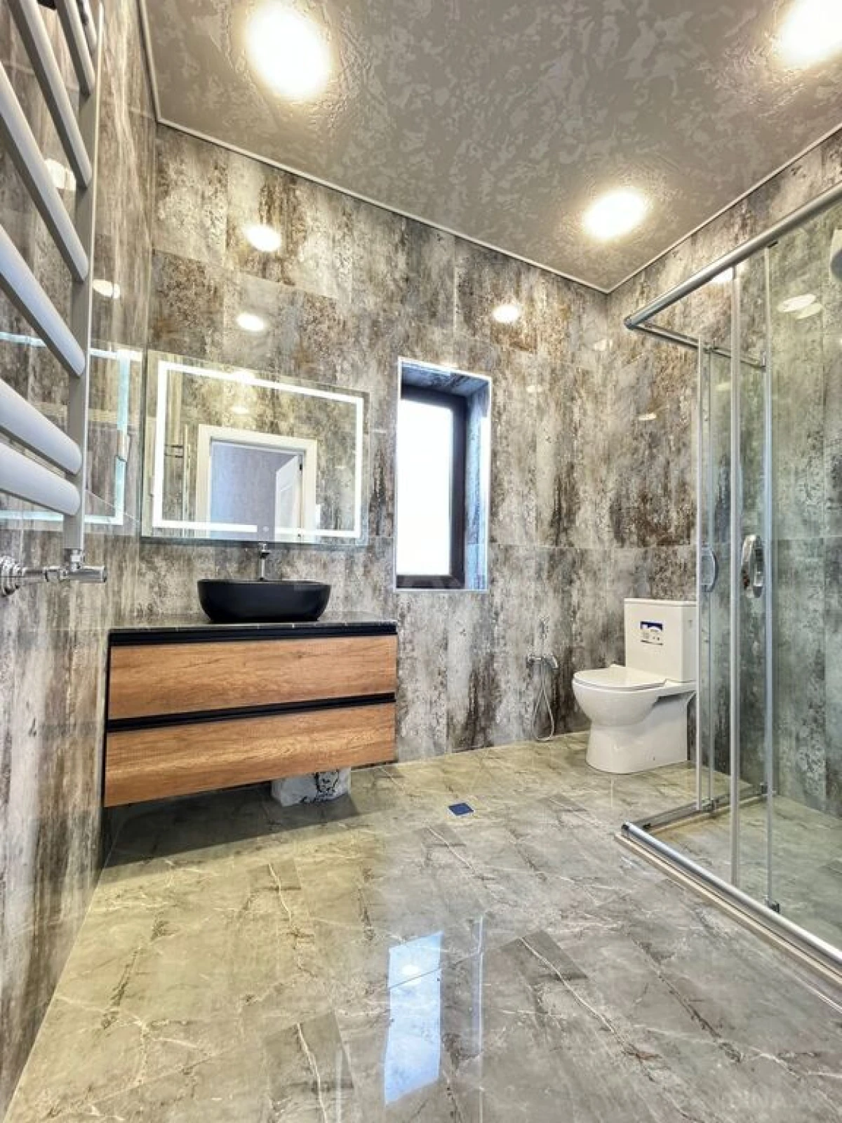 Satılır 5 otaqlı həyət evi 280 m²