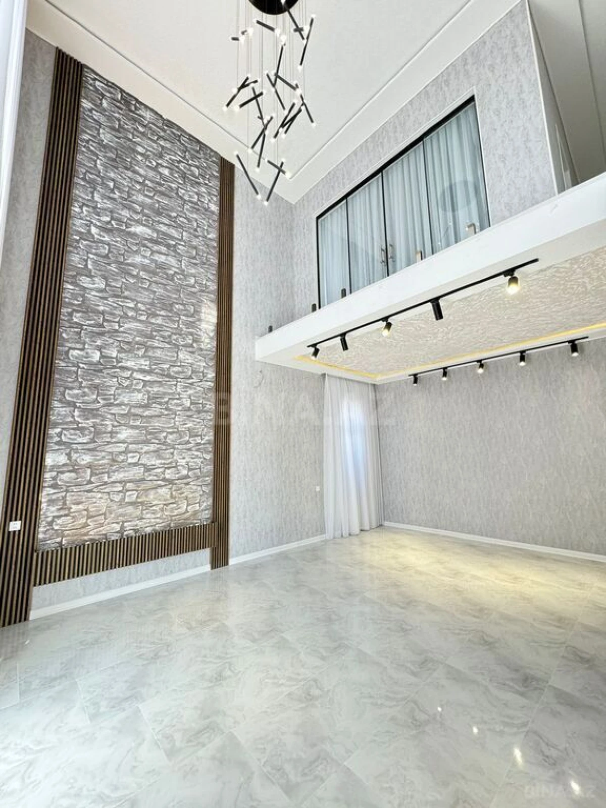 Satılır 5 otaqlı həyət evi 280 m²