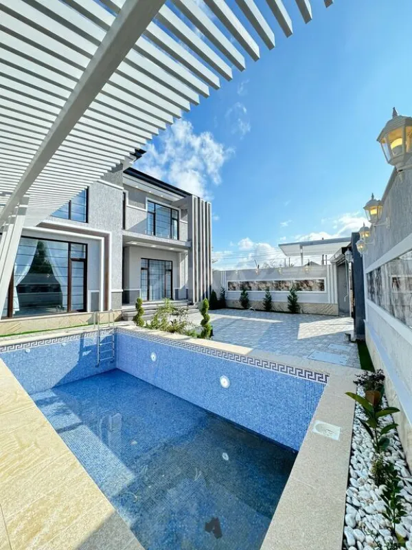 Satılır 5 otaqlı həyət evi 280 m²