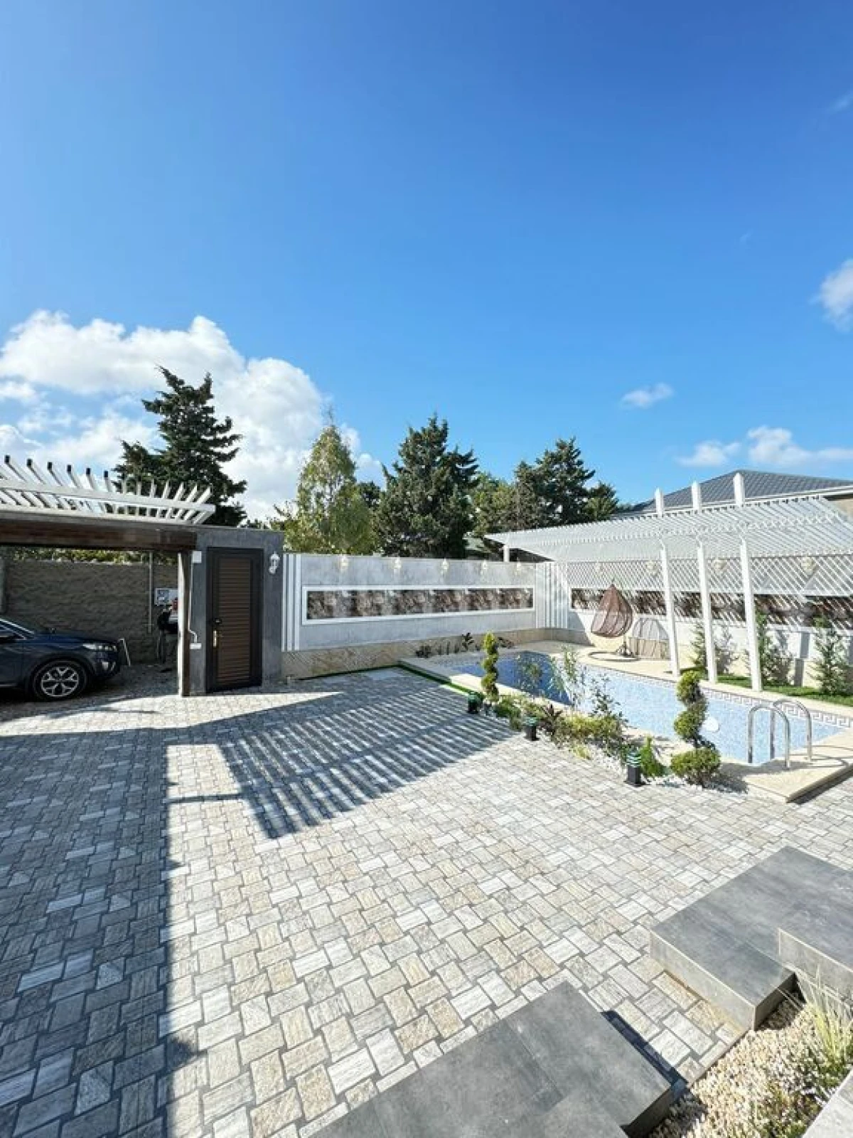 Satılır 5 otaqlı həyət evi 280 m²