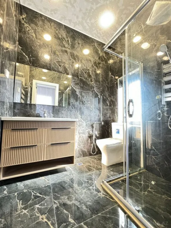 Satılır 5 otaqlı həyət evi 280 m²