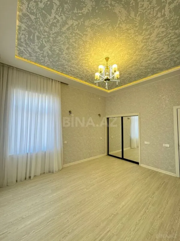 Satılır 5 otaqlı həyət evi 280 m²