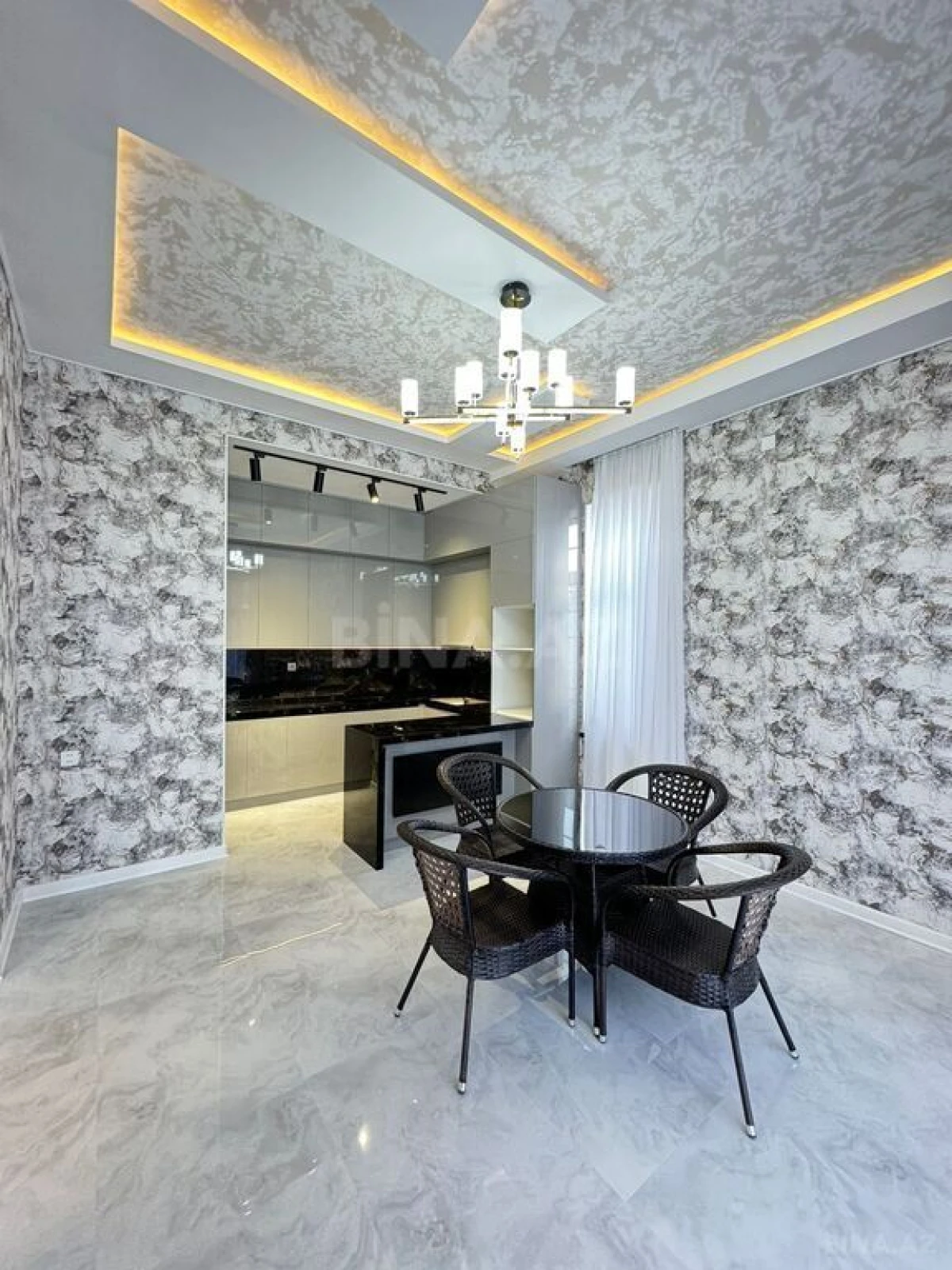 Satılır 5 otaqlı həyət evi 280 m²