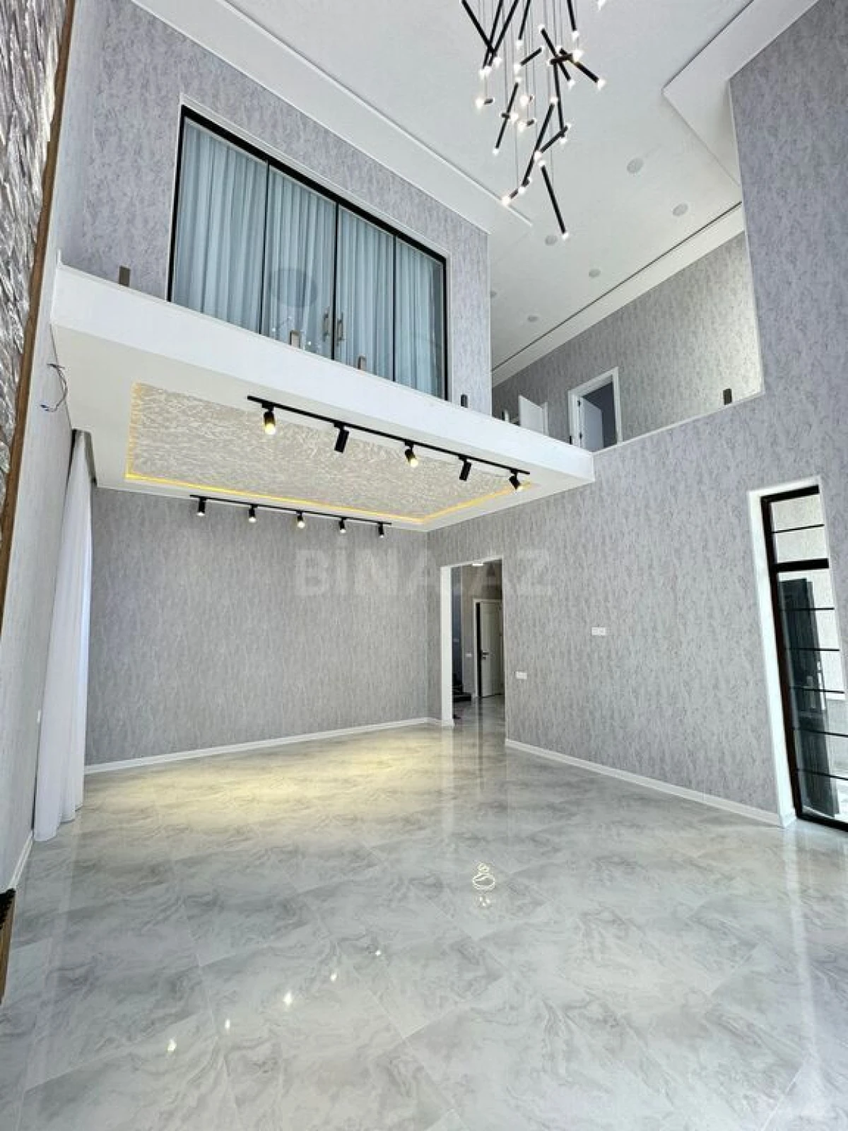 Satılır 5 otaqlı həyət evi 280 m²