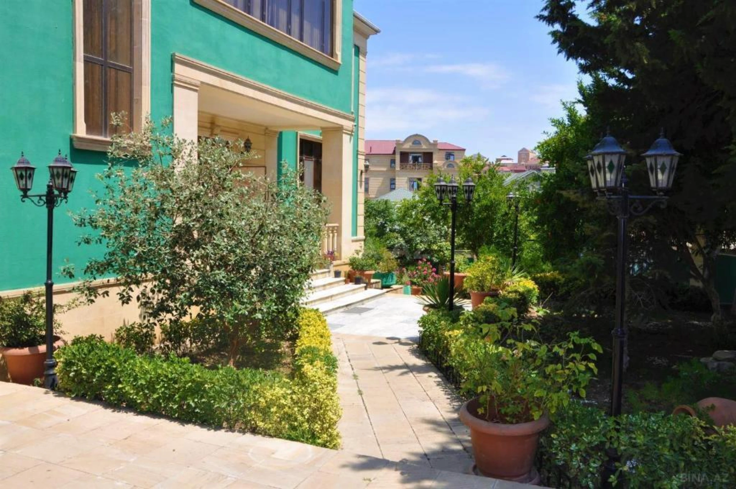 Kirayə verilir 6 otaqlı həyət evi 400 m²