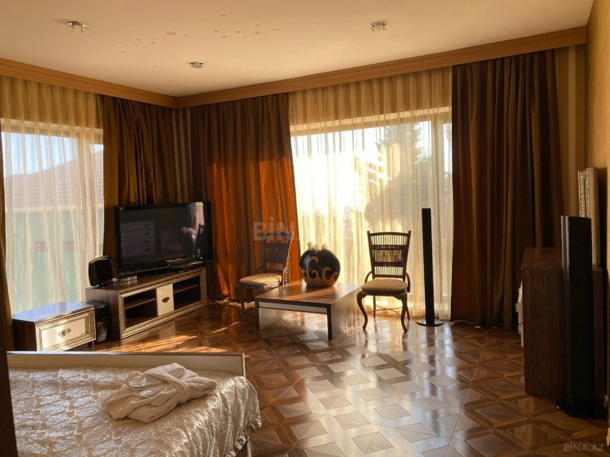 Kirayə verilir 6 otaqlı həyət evi 400 m²