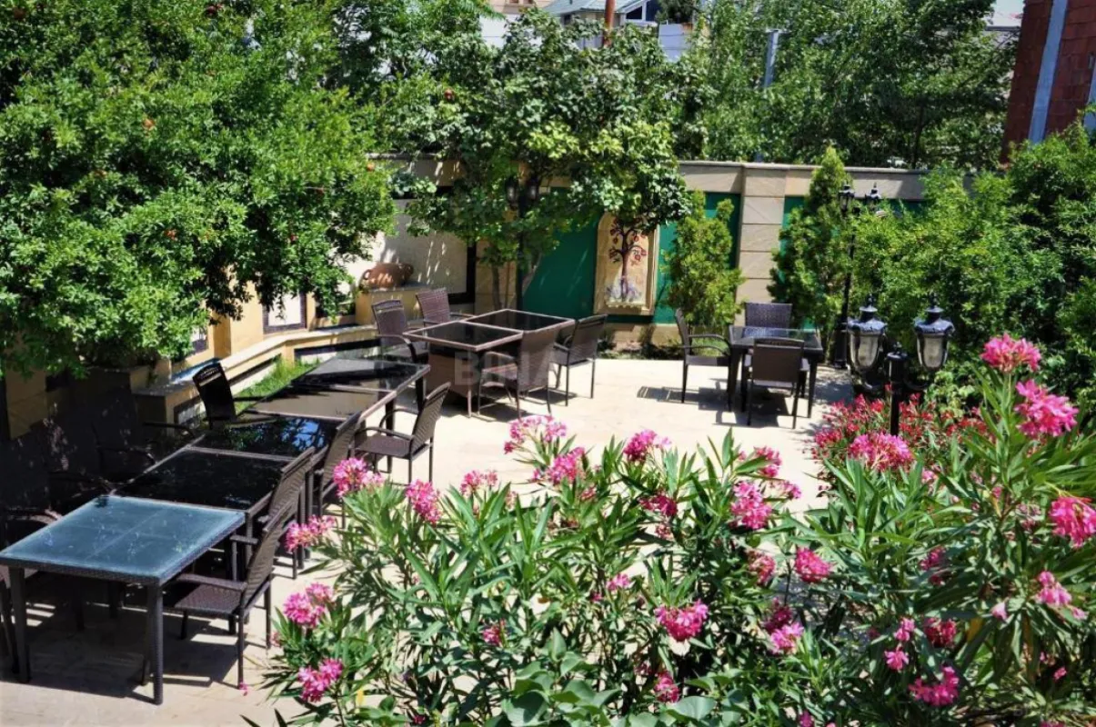 Kirayə verilir 6 otaqlı həyət evi 400 m²