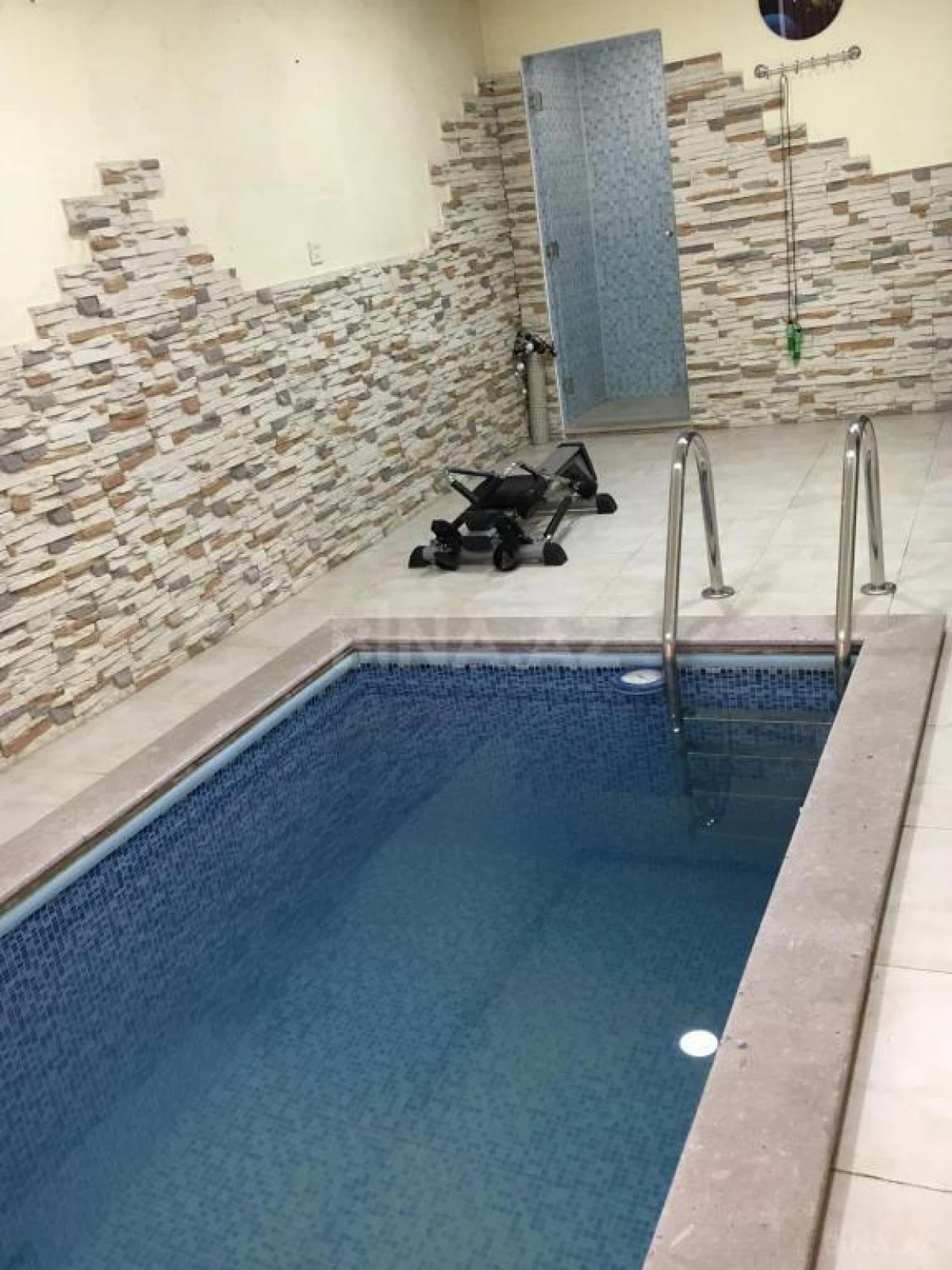 Kirayə verilir 6 otaqlı həyət evi 400 m²