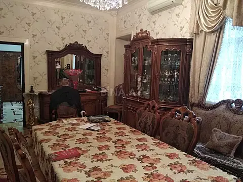 Satılır 5 otaqlı mənzil 120 m²