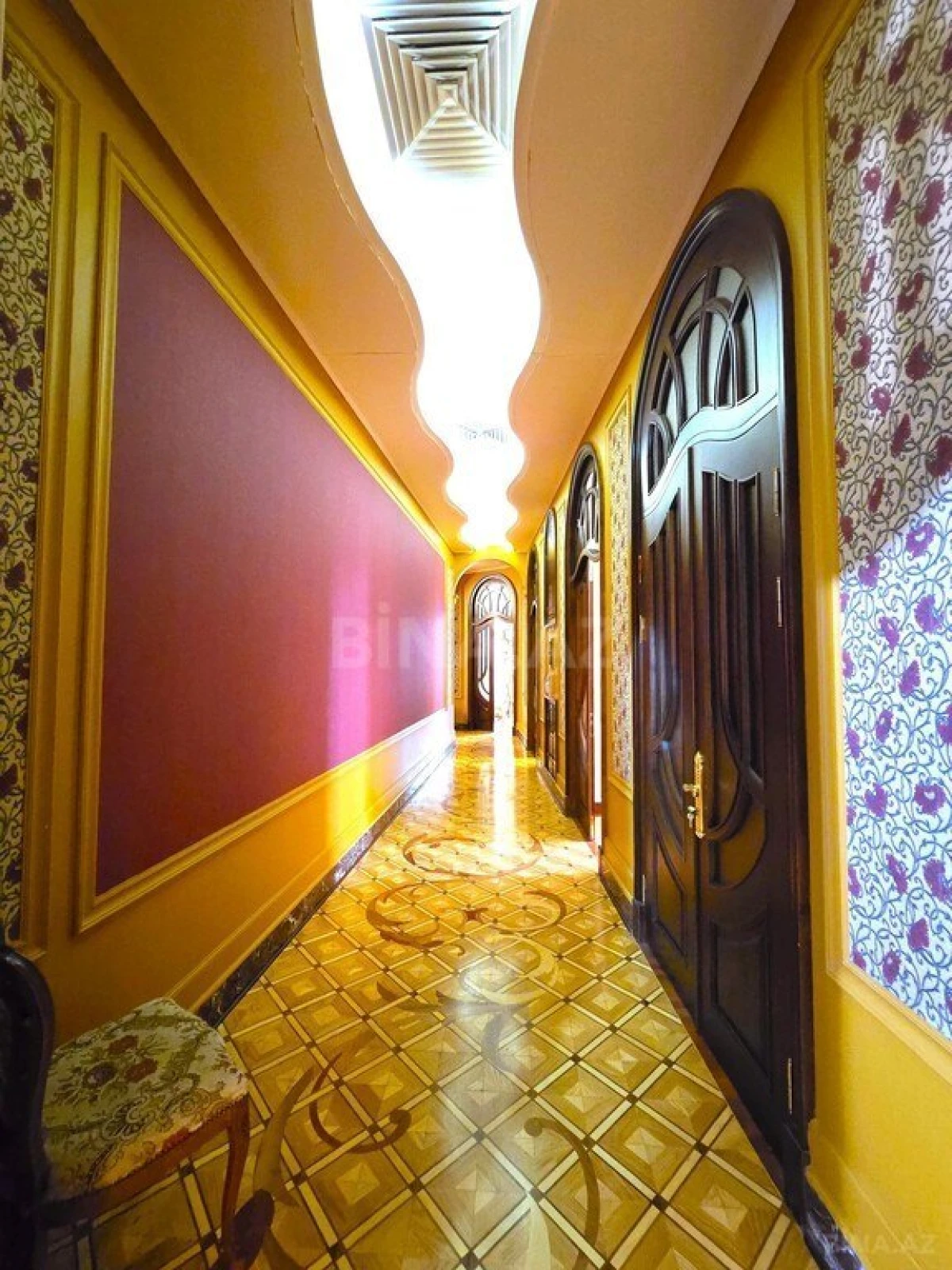 Satılır 5 otaqlı mənzil 225 m²