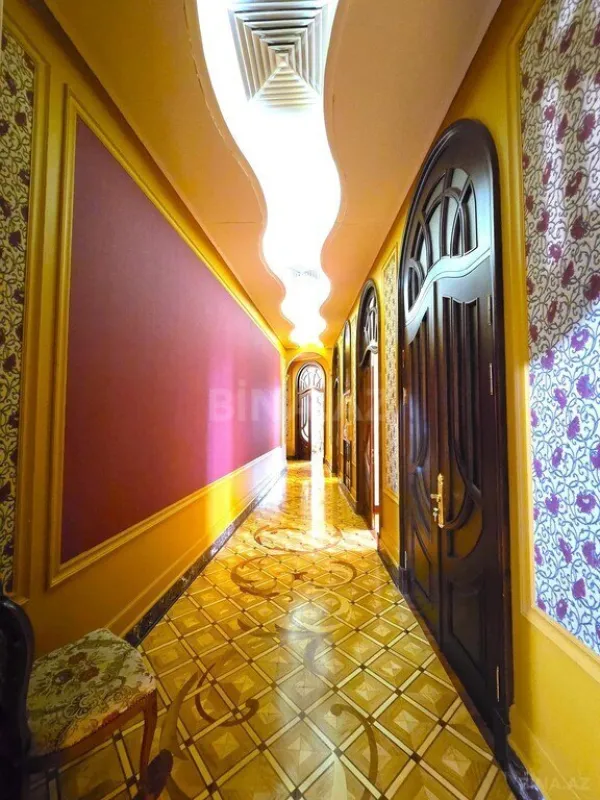 Satılır 5 otaqlı mənzil 225 m²