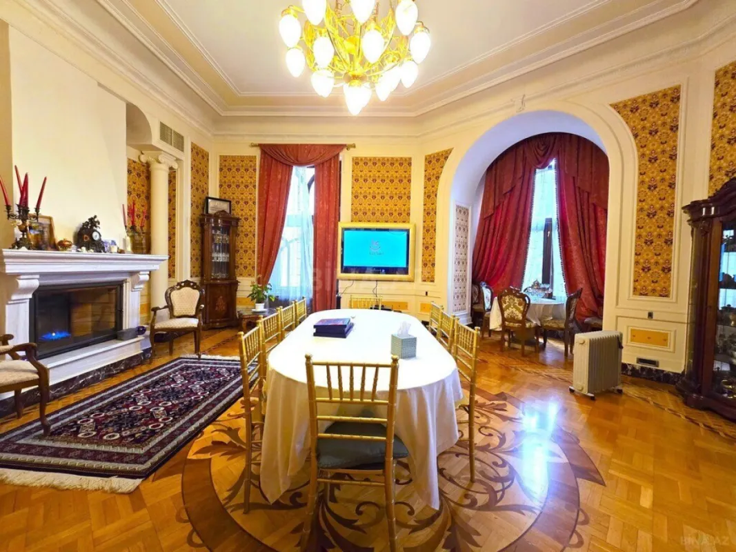 Satılır 5 otaqlı mənzil 225 m²