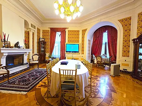 Satılır 5 otaqlı mənzil 225 m²