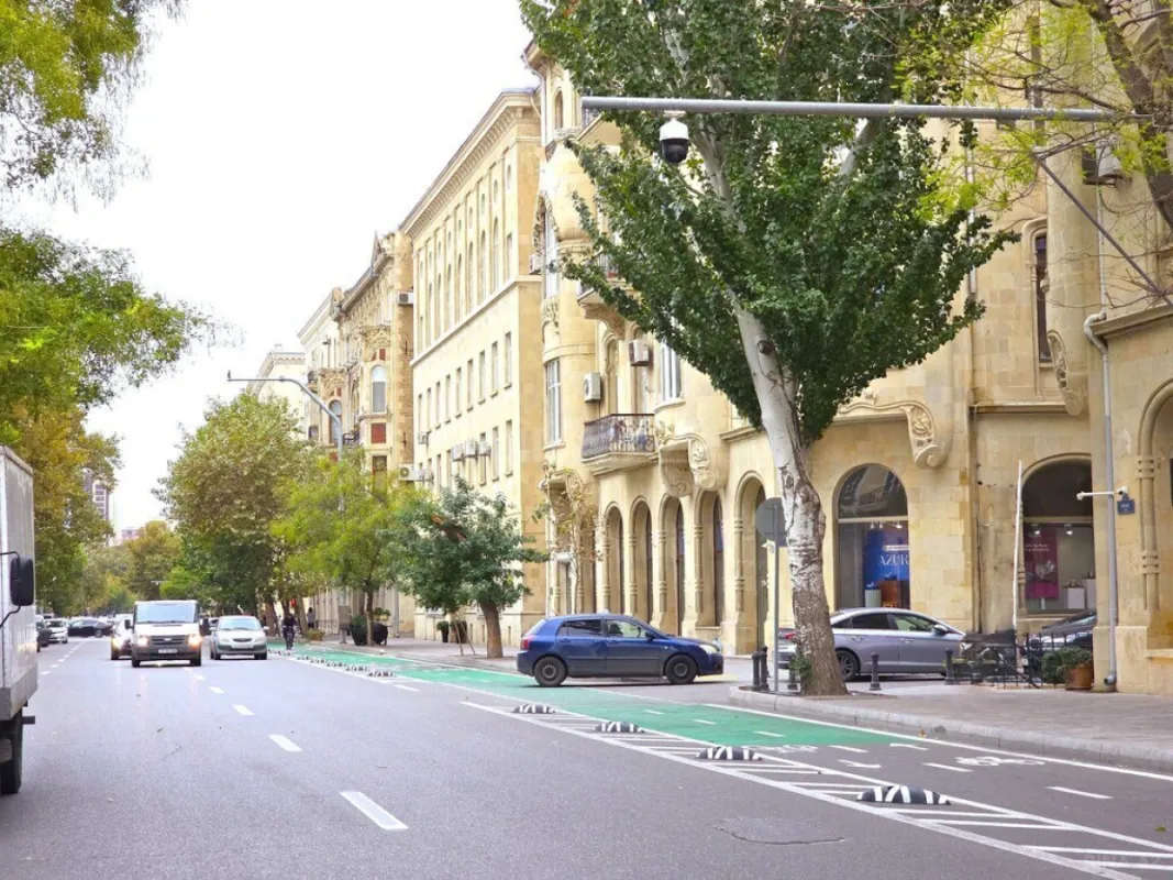 Satılır 5 otaqlı mənzil 225 m²