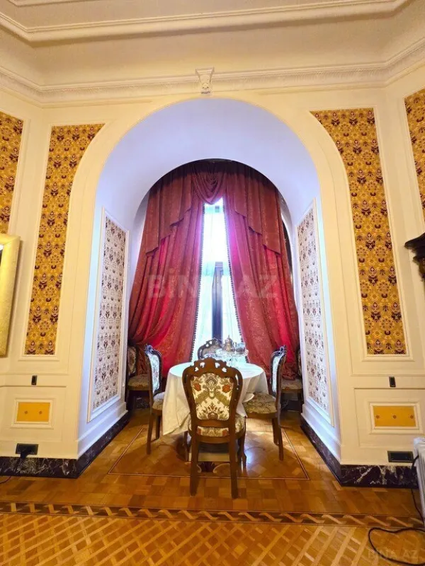 Satılır 5 otaqlı mənzil 225 m²