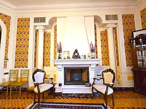 Satılır 5 otaqlı mənzil 225 m²