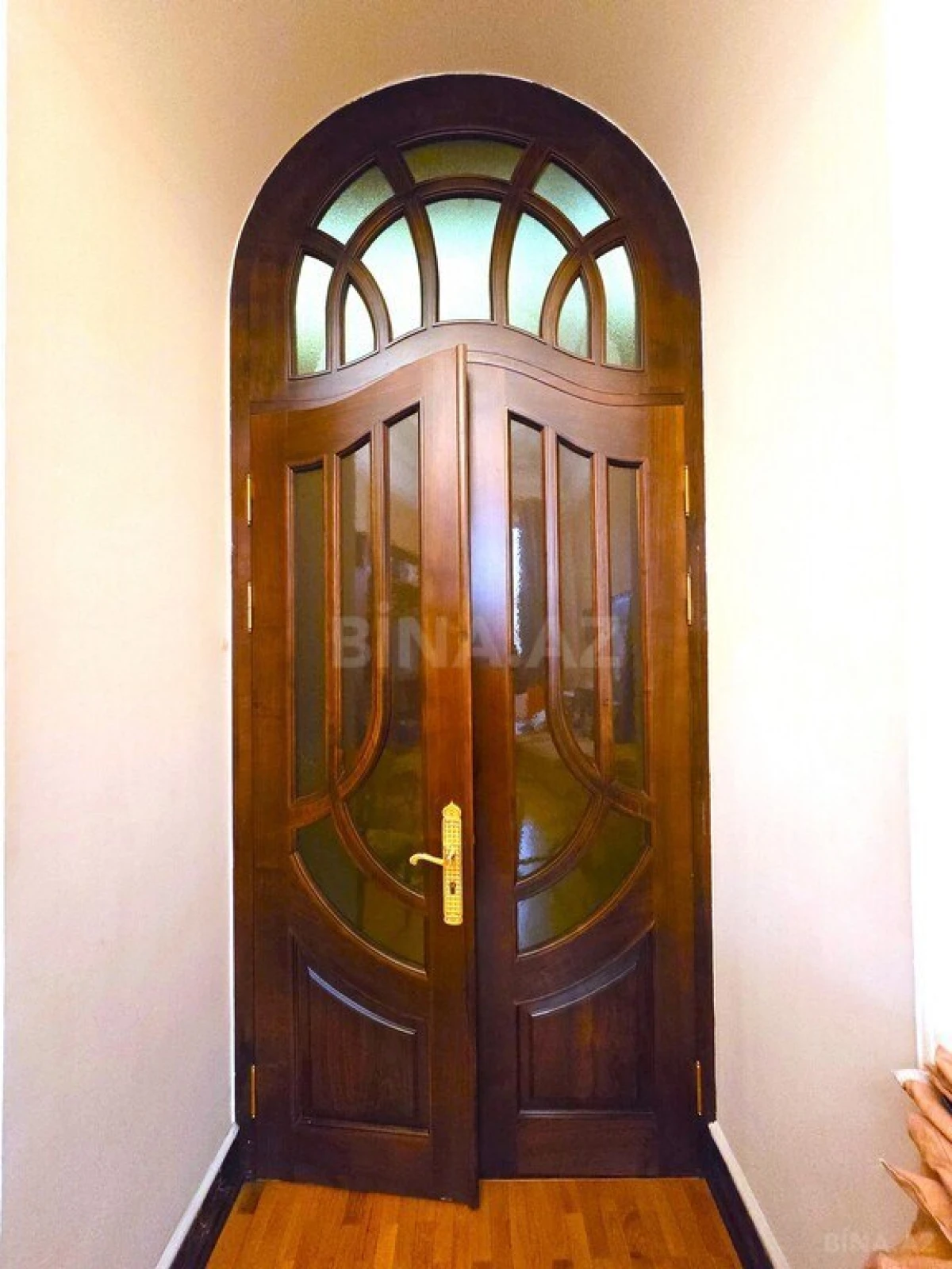 Satılır 5 otaqlı mənzil 225 m²